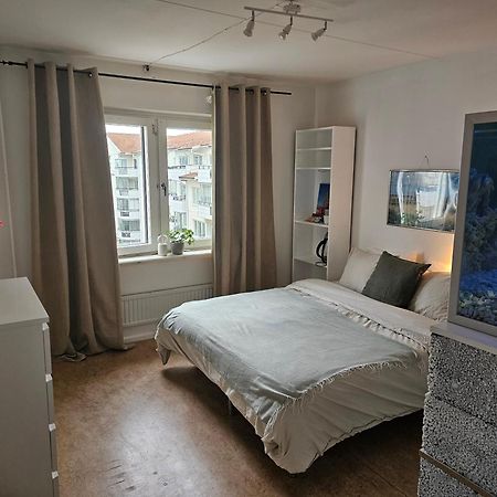Central Room With Private Entrance And Ensuite Bathroom Stockholm Exterior photo