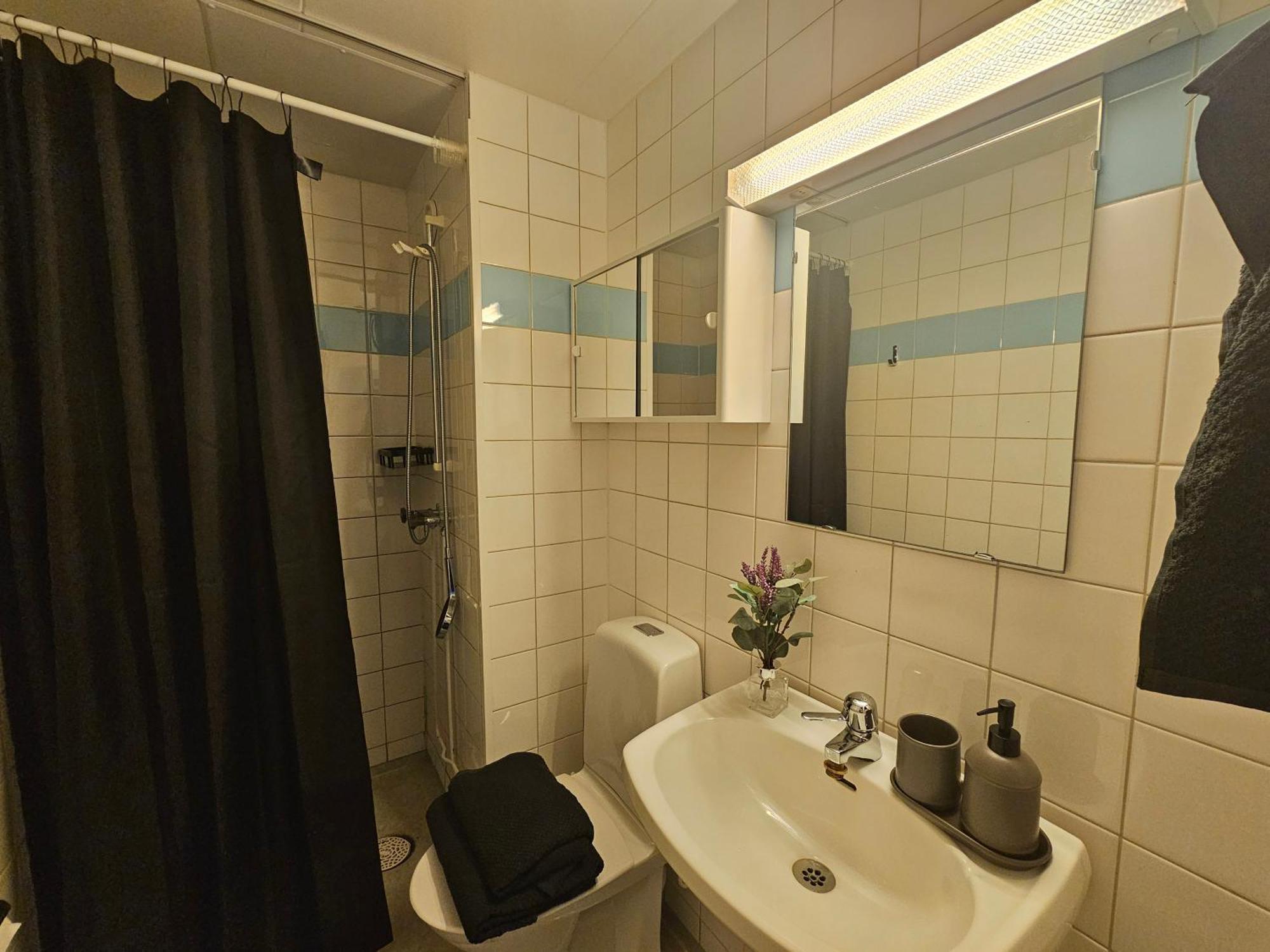 Central Room With Private Entrance And Ensuite Bathroom Stockholm Exterior photo