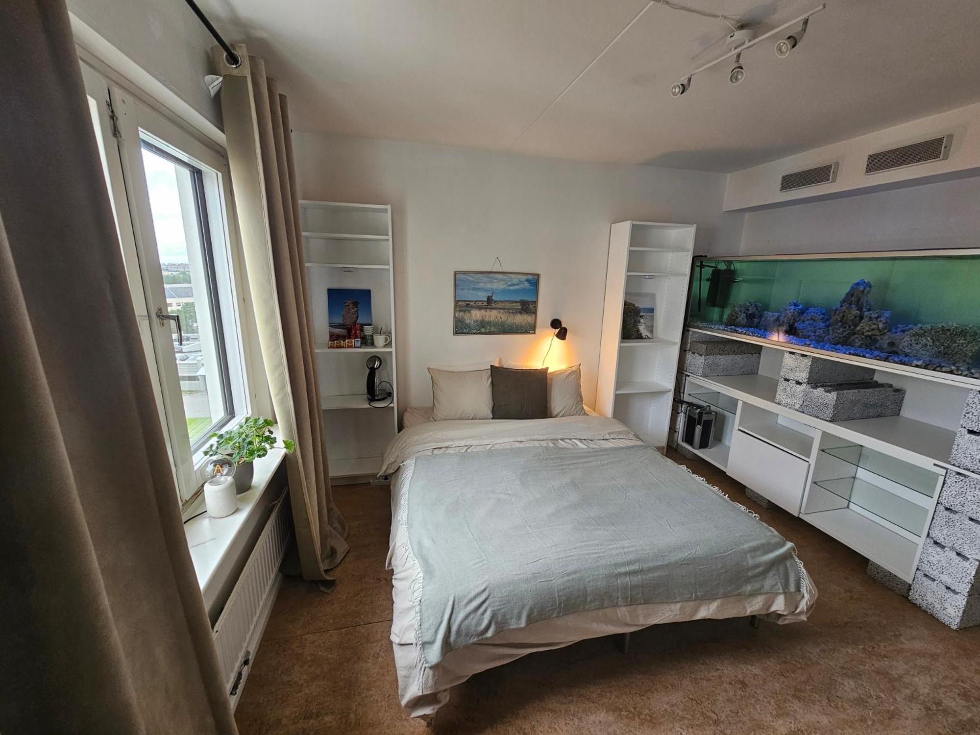 Central Room With Private Entrance And Ensuite Bathroom Stockholm Exterior photo