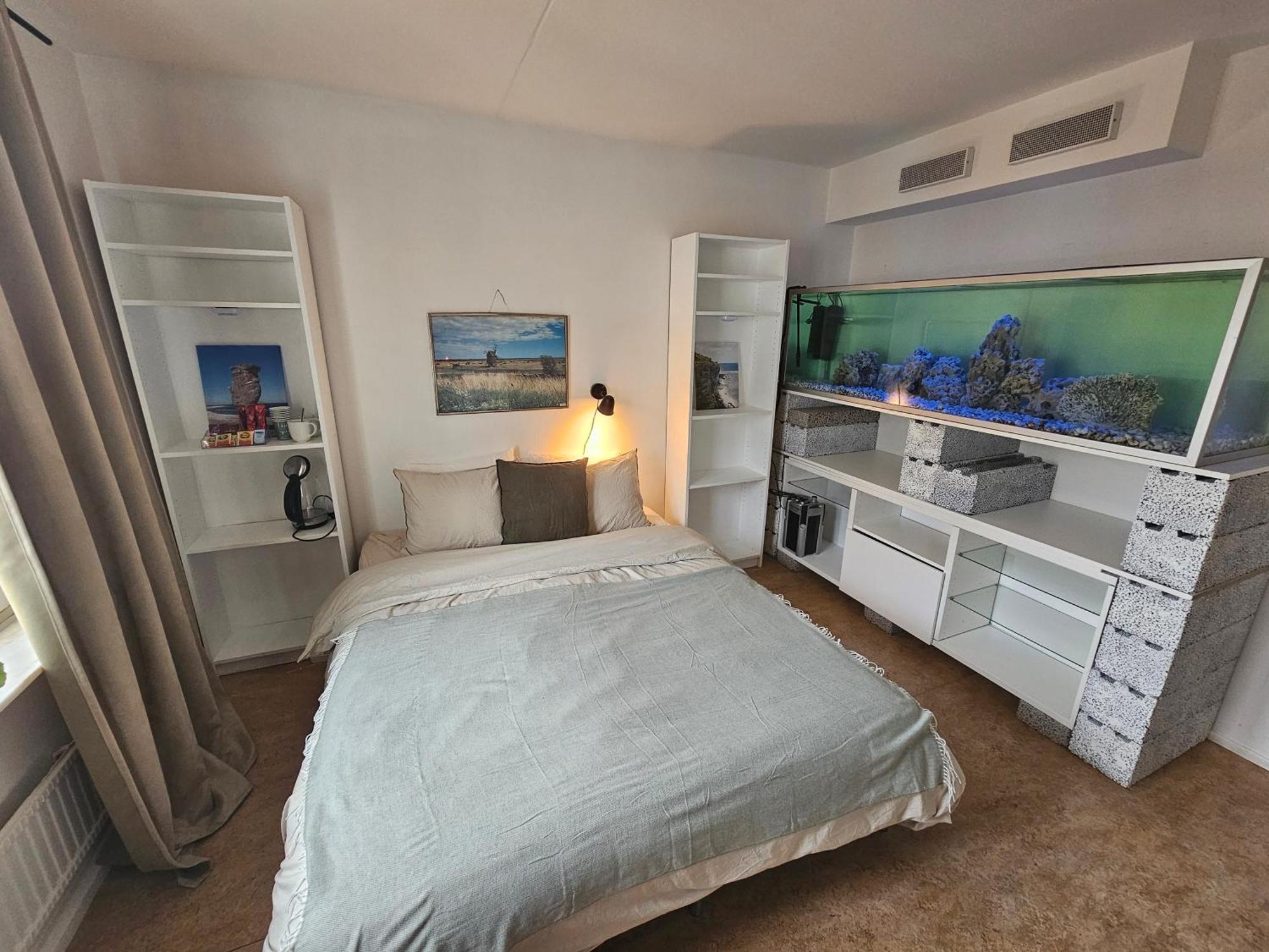 Central Room With Private Entrance And Ensuite Bathroom Stockholm Exterior photo